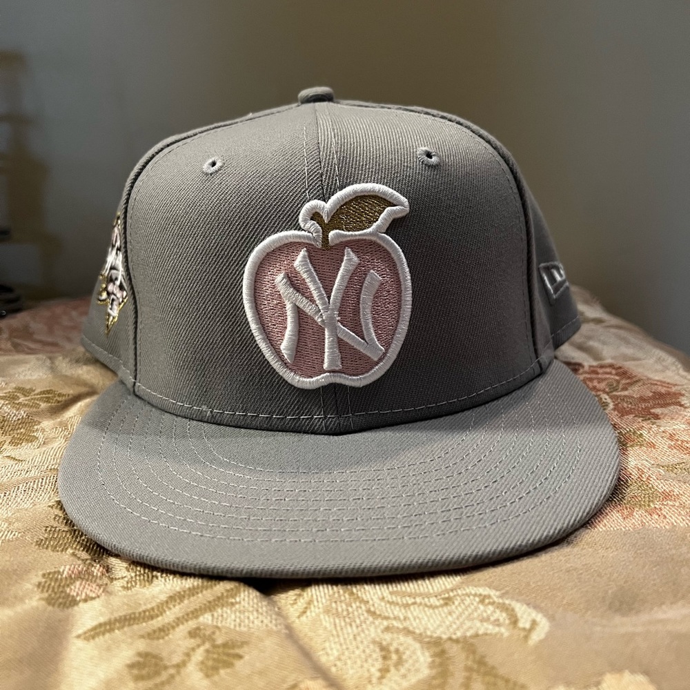 NY Yankees grey big apple pink uv (exclusive fitted)